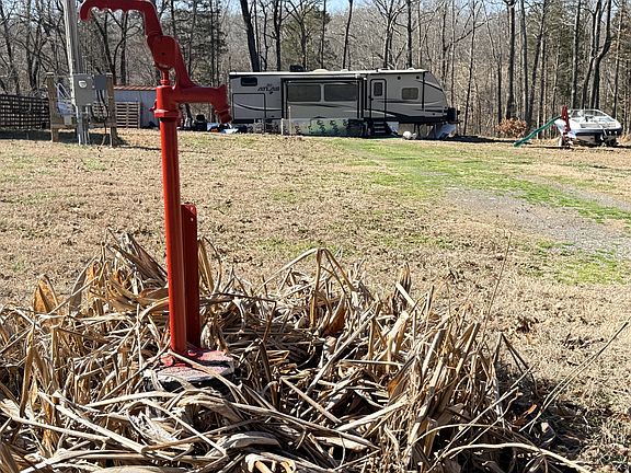 4th image of 1324 Edmenson Rd