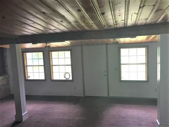 3rd image of 4015 Woods Dr