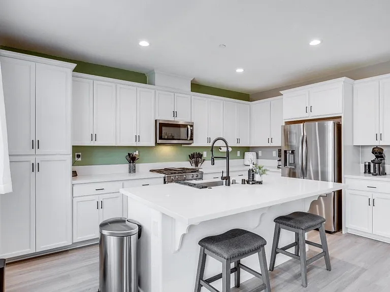 1303 Niemann St — Photo 8