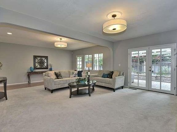 4th image of 2477 Ontario Dr