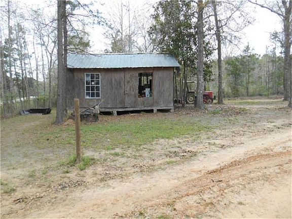 BUILDING HAS A 17 X 24CONCRETE SLAB