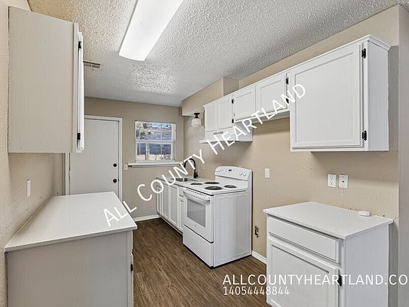 5th image of 119 Woodman Dr