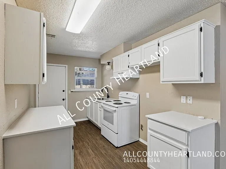 119 Woodman Dr — Photo 5