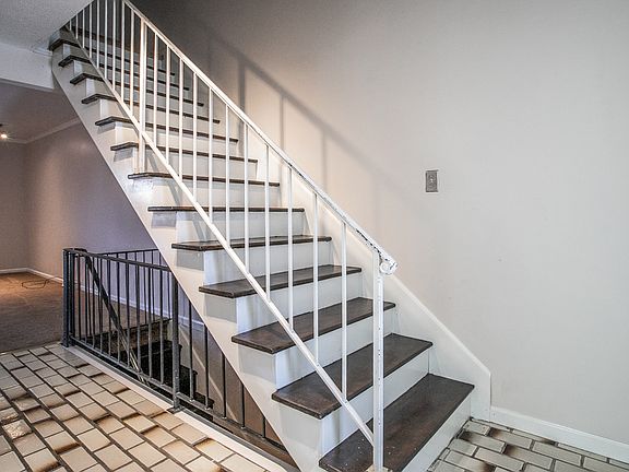 3rd image of 411 Woodbridge Ln #1