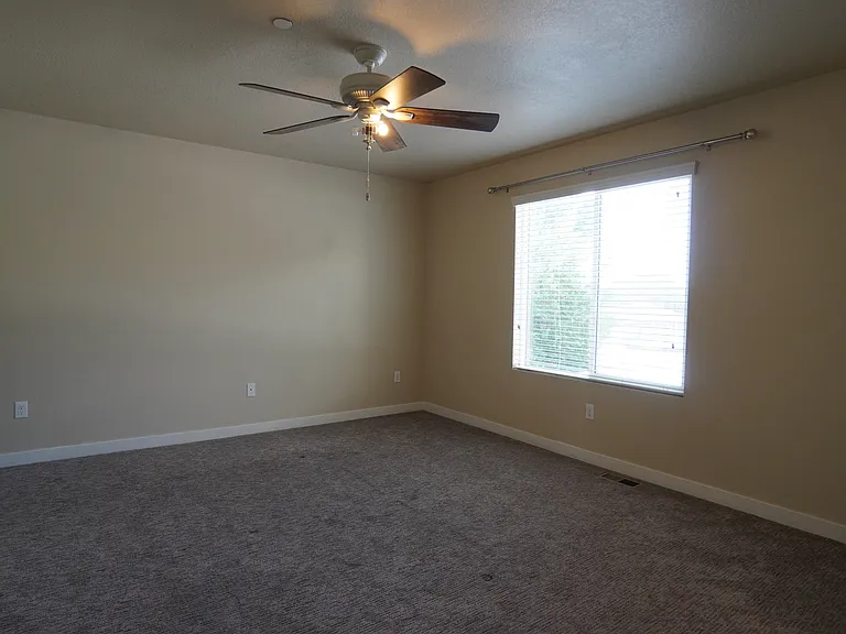 1203 E Roma Dr — Photo 12