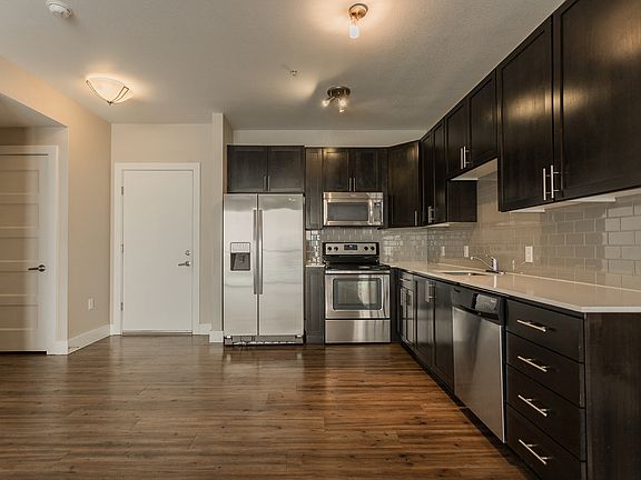 3rd image of 910 28th St #754e9934c