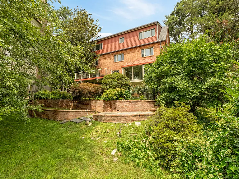 3111 Chain Bridge Rd NW — Photo 58
