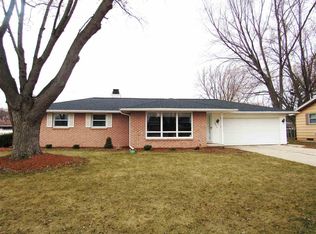 2212 Dorothy Ln, Green Bay, WI 54304