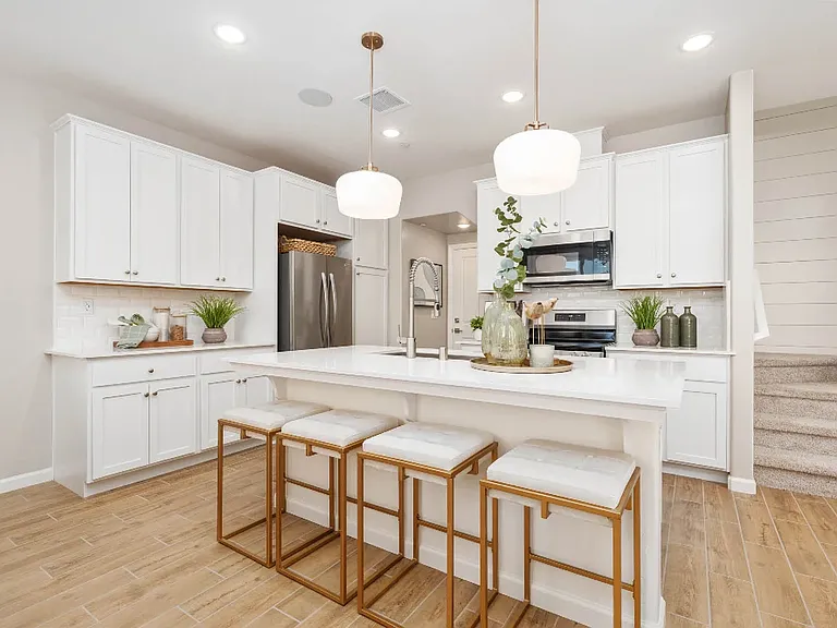 2047 N Wagon Ln — Photo 2