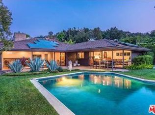 10881 Willowcrest Pl, Studio City, CA 91604