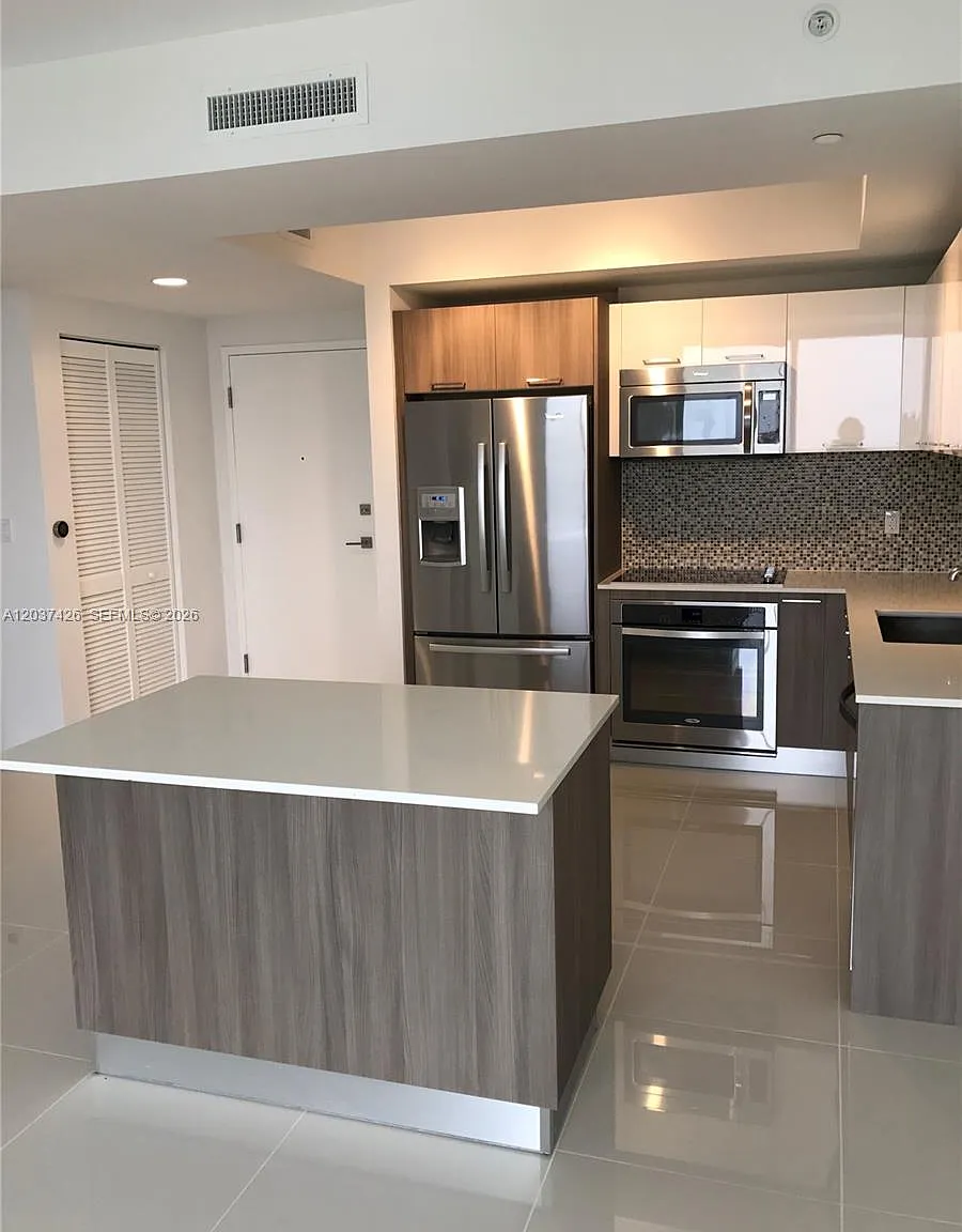 5300 Paseo — Photo 2