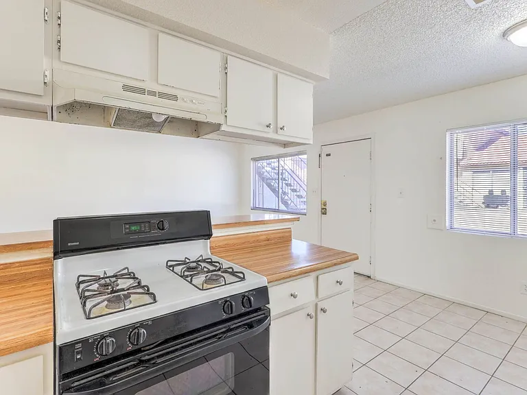 3109 N Walnut Rd — Photo 12