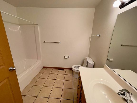 4th image of 224 9th Ave #2