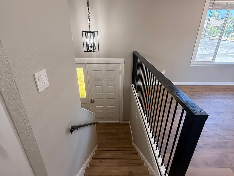 992 E Sunburn Ln — Photo 3