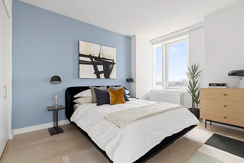 555 38th St #3605 Photo 1