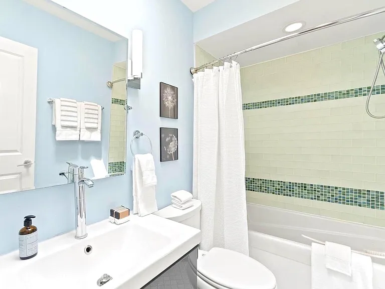 1149 Abbey Pl NE — Photo 16