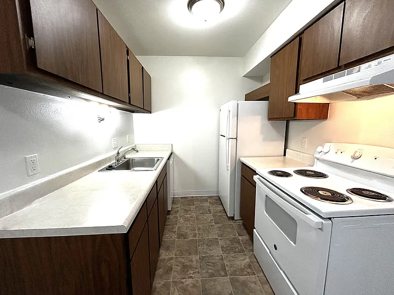 Charter Oaks Apartments — Photo 226