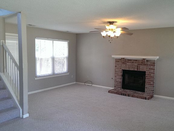 3rd image of 1305 Hillside Ct