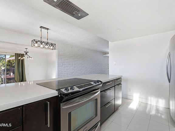 3rd image of 1901 E Missouri Avenue #204