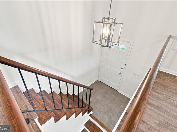 3rd image of 13143 Melville Ln