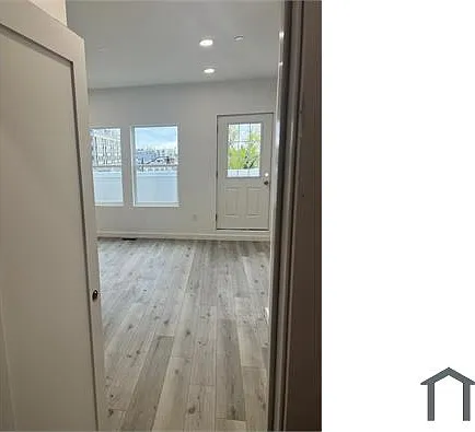5 bed, 2700 sqft, $5,900 — Photo 3