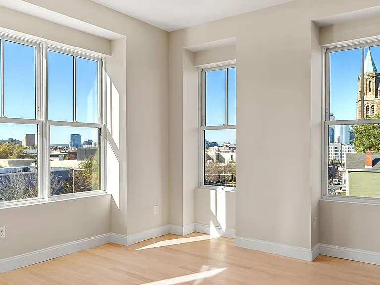 124 Warren St #401 — Photo 3