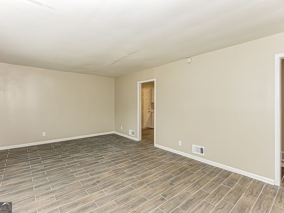 4th image of 2703 Larkspur Dr