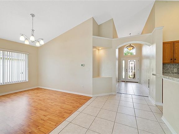 3rd image of 19526 Glen Elm Way