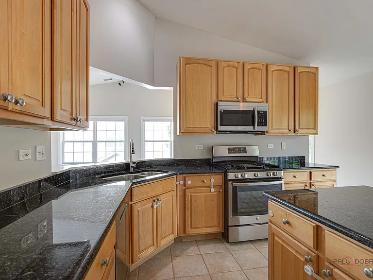 552 Saddlebrook Ln — Photo 21