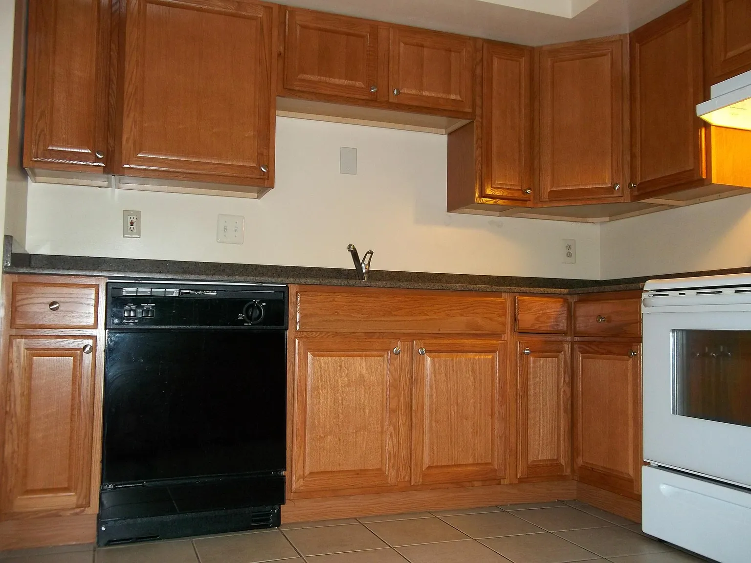 3 bed, 2.5 bath, 1820 sqft, $2,500 — Photo 4