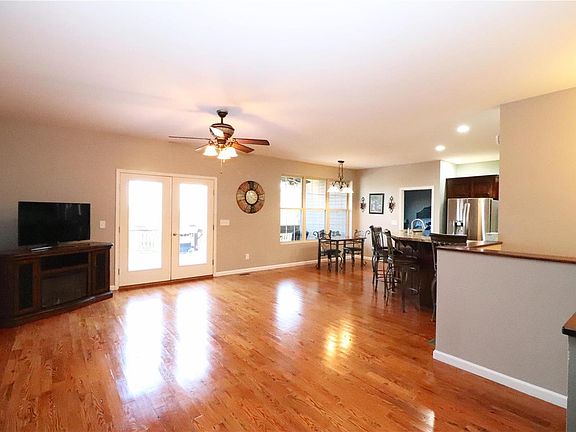 3rd image of 22944 Garland Ln