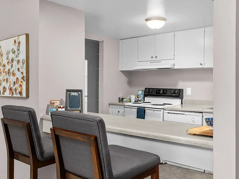 West End Terrace Apartments — Photo 27