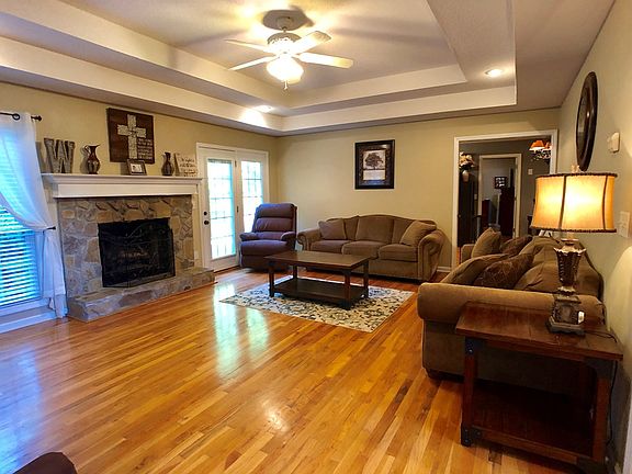 5th image of 119 Oak Leaf Dr