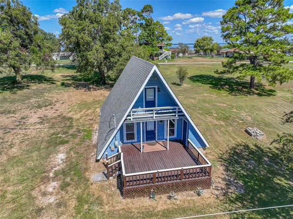 221 Crestmont St, Pointblank, TX 77364