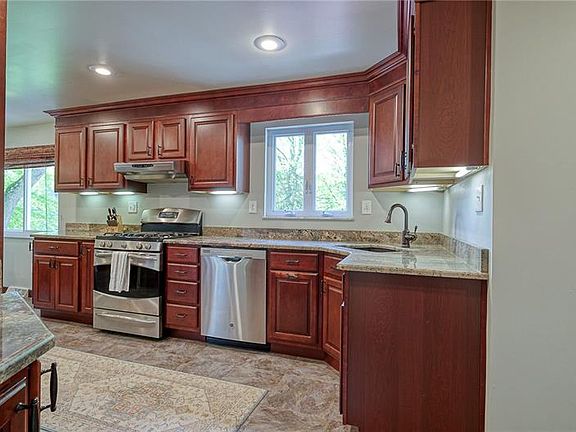 2nd image of 106 Woodlet Ln