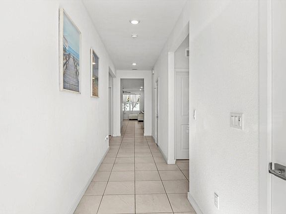 4th image of 1723 NE White Pine Terrace