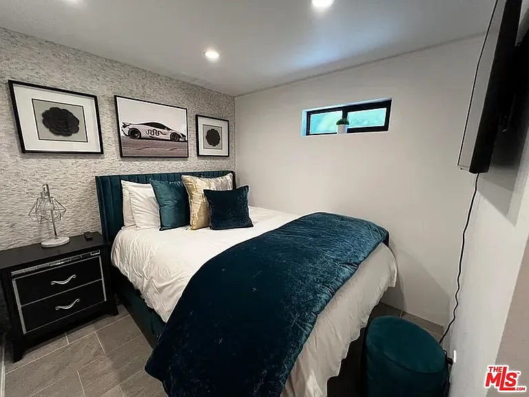8380 Hollywood Blvd — Photo 46