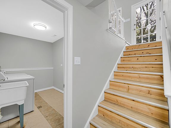 4th image of 15222 Dearborn St