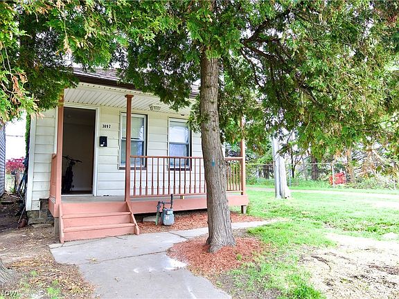 3rd image of 3097 W 106th St