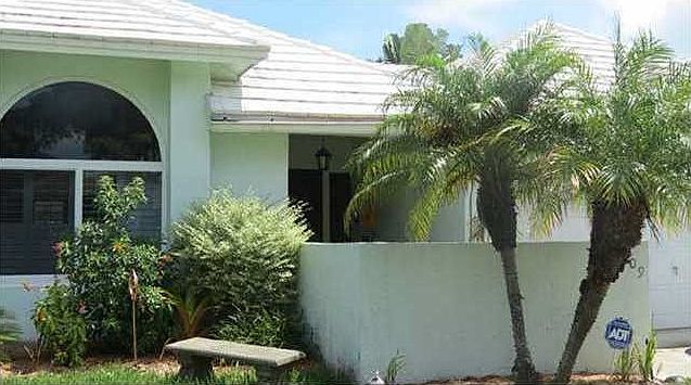 1st image of 709 SE 3rd Ct