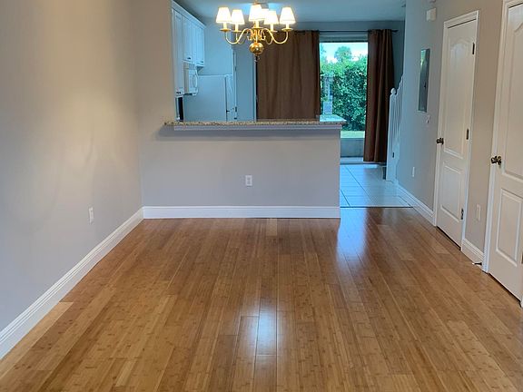 5th image of 1379 Hampton Park Ln