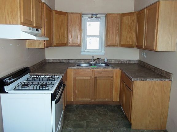 4th image of 416 Maude Ave