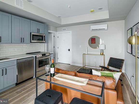 4th image of 2600 W Girard Ave #202