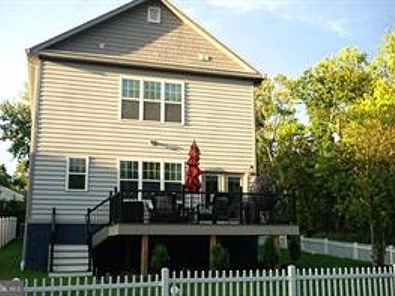 4th image of 208 Bryan Ave