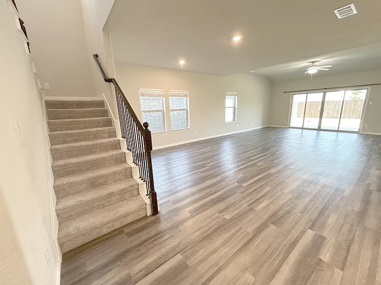212 Stonebrook Trl — Photo 8
