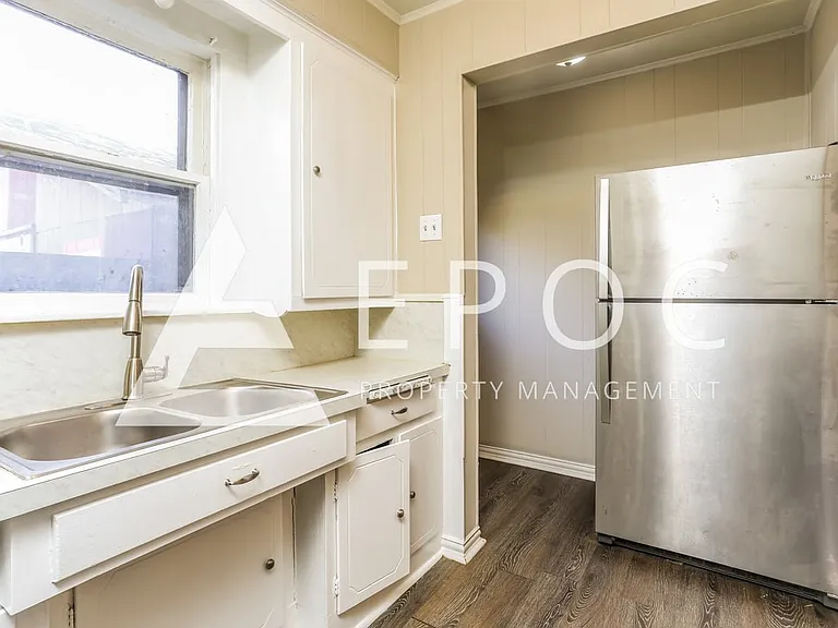 915 N 28th St — Photo 11