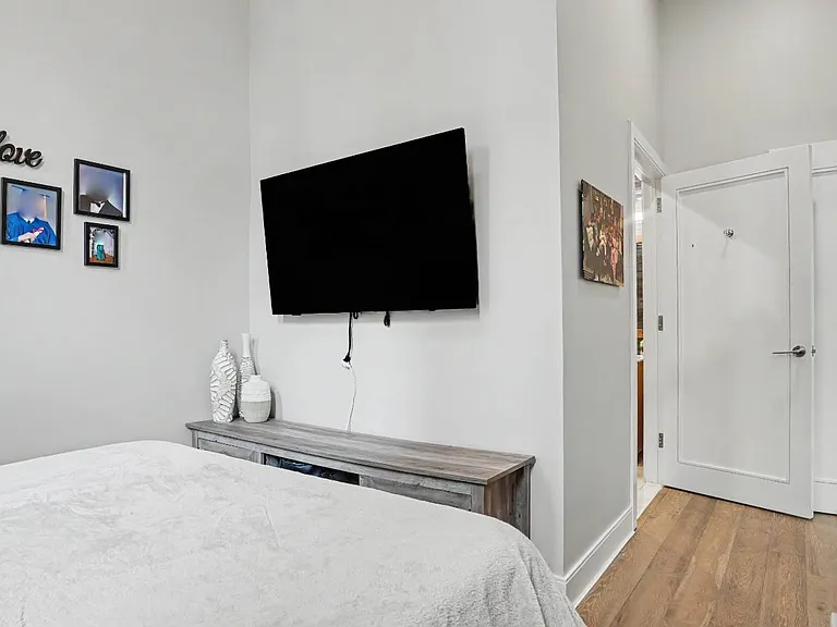 100 Garvies Point Rd #1005 — Photo 16