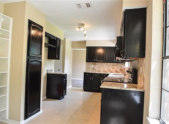 3rd image of 3505 Peakview Dr