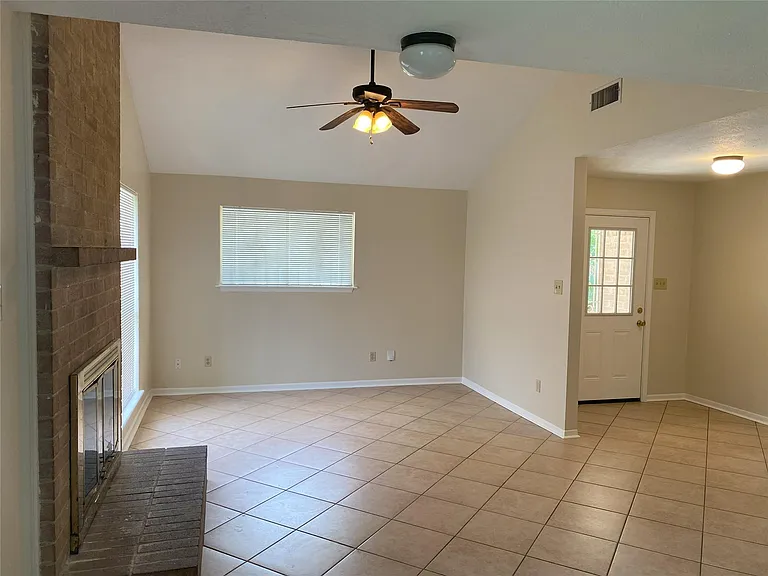 4601 Reveille St — Photo 3