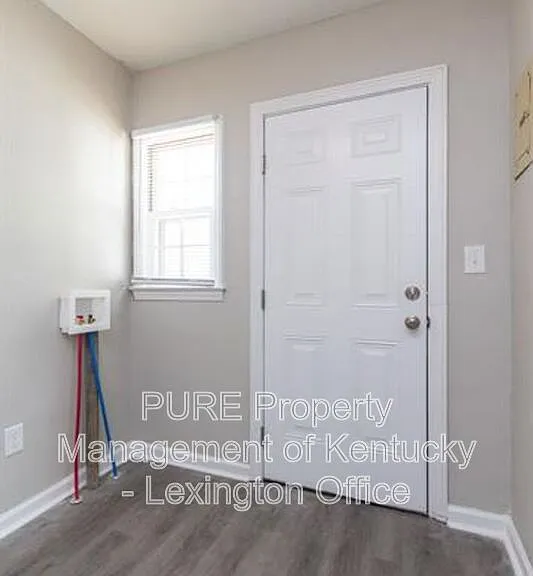 817 Marcellus Dr — Photo 12